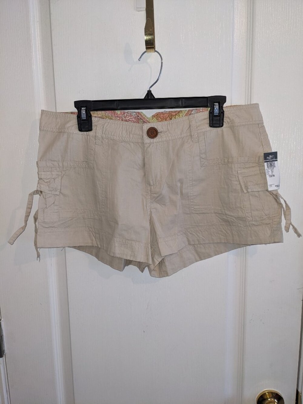 Rue 21 NWT Khaki Cargo Shorts Sz 13/14 - Picture 2 of 5
